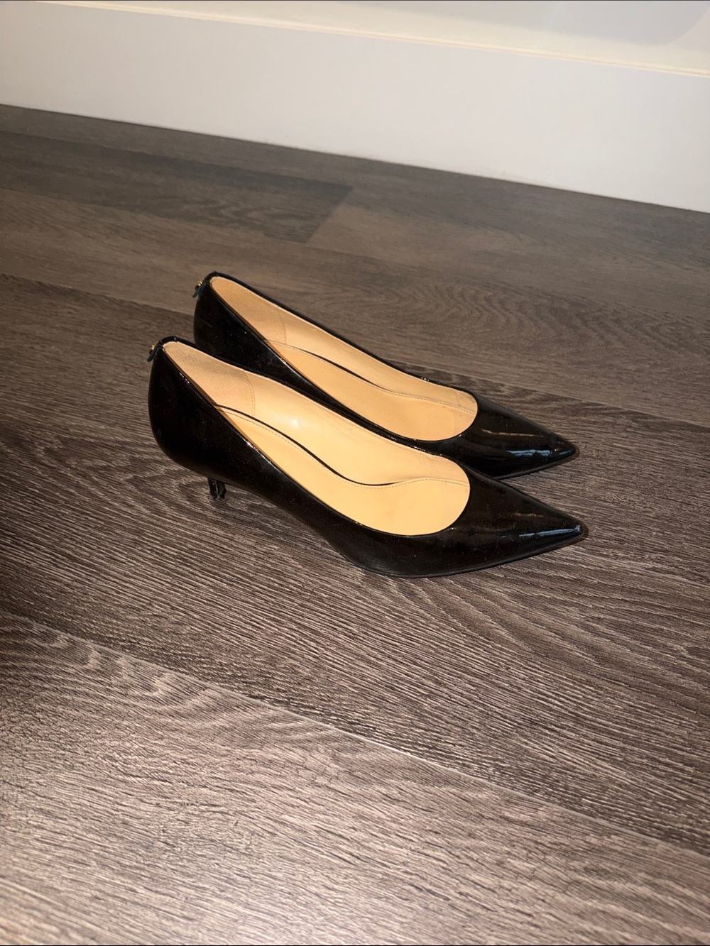 Michael Kors Black Patent Pointed-Toe Kitten Heel Pumps - LIKE NEW